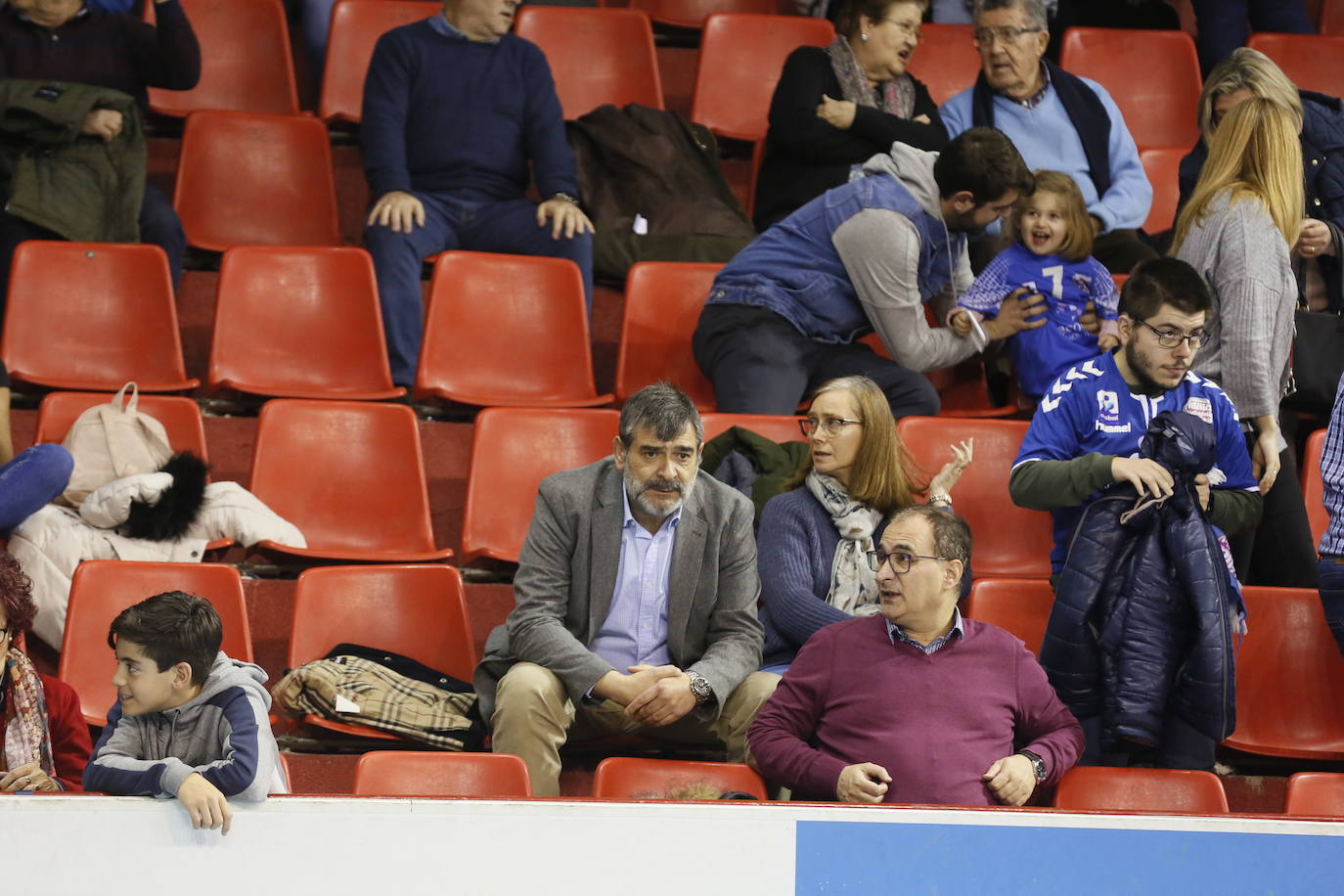 Búscate en la grada del partido de balonmano entre Recoletas Atlético Valladolid y ABANCA Ademar León