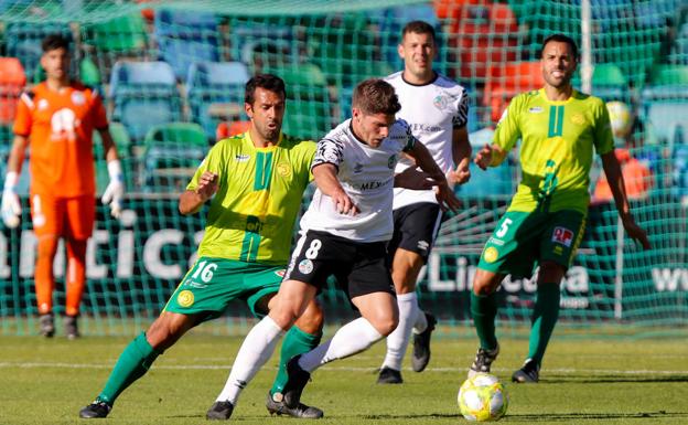 Amaro, capitán del Salamanca CF UDS: «Todo jugador necesita estabilidad pero tratamos de aislarnos»