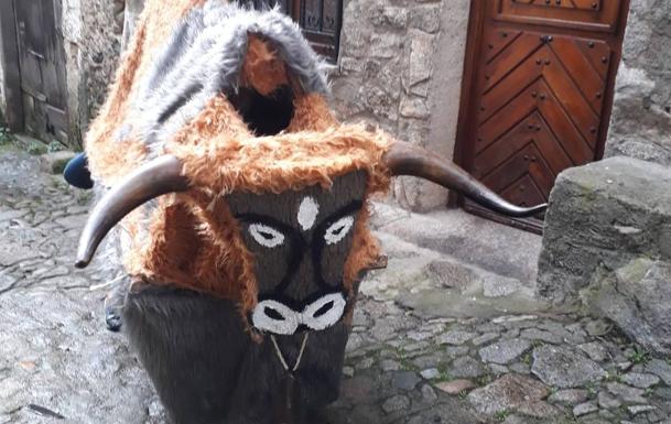 La Tora volverá hoy a las calles de Villanueva del Conde con un diseño como el de antaño