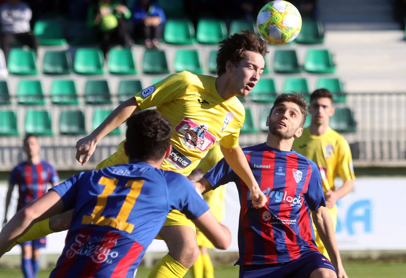 Cómoda victoria de la Gimnastica Segoviana ante La Bañeza (4-0)