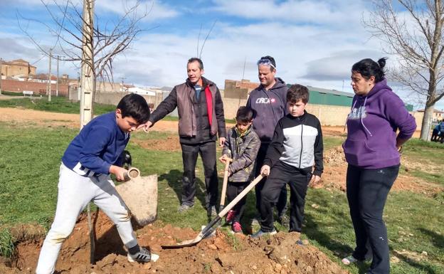 Becilla recupera una zona de recreo junto a la calzada romana