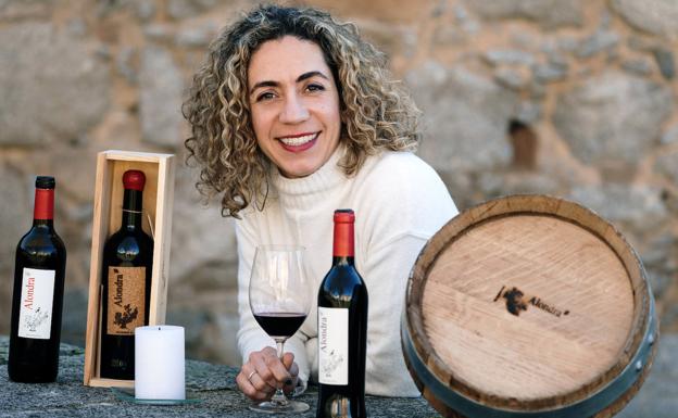 La mujer que cuida el vino bajo el agua