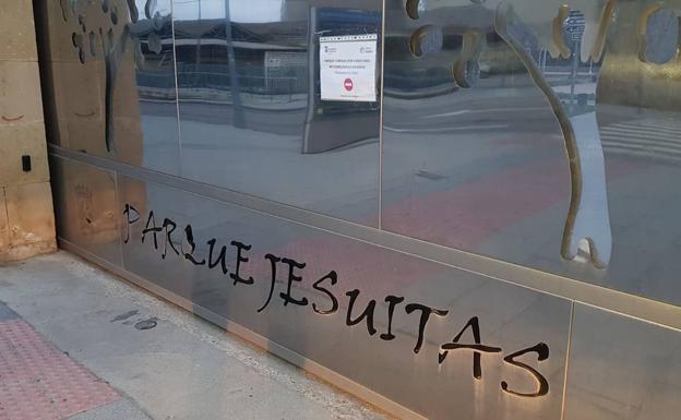 El viento obliga a cerrar seis zonas verdes de Salamanca