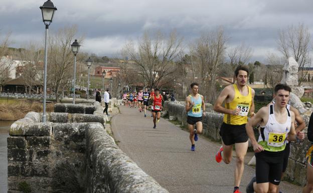 Seiscientas personas desafían al mal tiempo en la carrera Villa de Simancas
