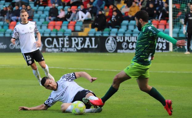 Empate a todo en un trepidante derbi en el Helmántico entre el Salamanca CF UDS y el CD Guijuelo (0-0)
