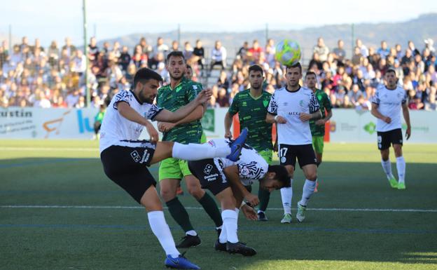 Un derbi en el Helmántico para marcar retos finales en el Salamanca CF UDS y el CD Guijuelo