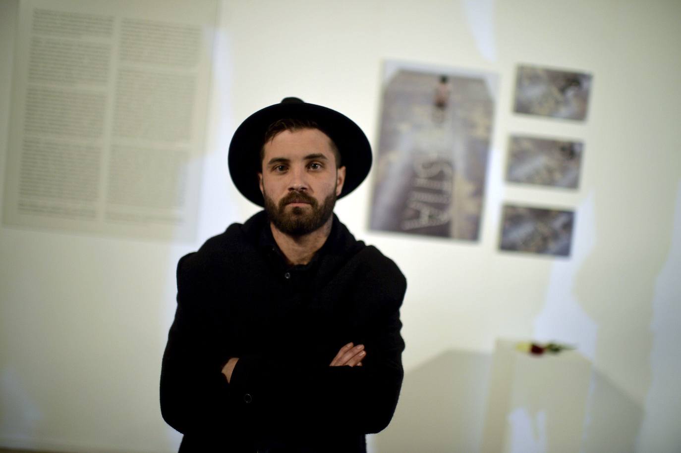 Abel Azcona, artista: «Siete de cada diez españoles han tenido una relación de prostitución»