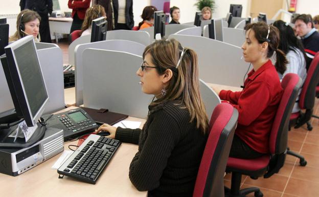 Las mujeres cobran el 12% menos que los hombres en los empleos públicos en la región