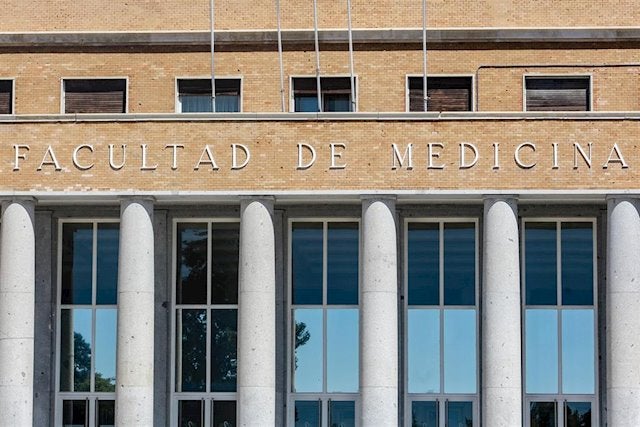 El jefe de Anatomía de la Complutense se enfrenta a ocho años de cárcel por el «sótano de los horrores»