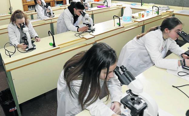 Los alumnos de Bachillerato Internacional en Palencia superan en punto y medio la nota mundial