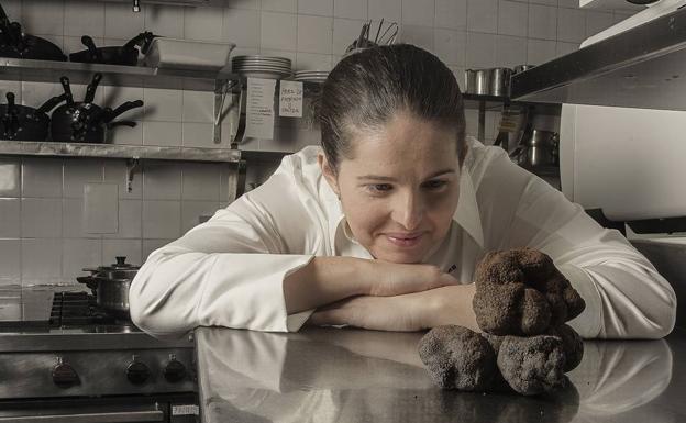 Mujeres que cortan el bacalao