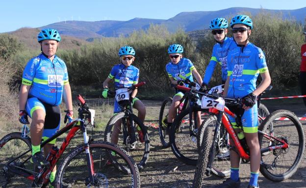 Cinco podios para la Escuela de Ciclismo Salmantina en Torre del Bierzo