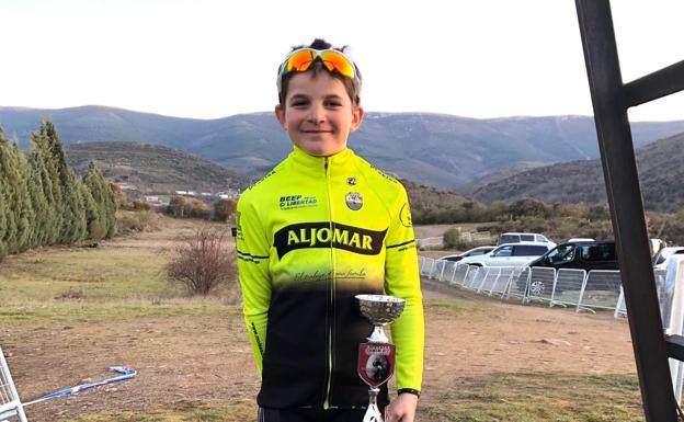 La Escuela de Ciclismo Bejarana compite a buen nivel en Torre del Bierzo