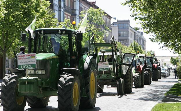 La tractorada de Valladolid obliga a modificar las paradas de los autobuses de Laguna, Viana de Cega y Boecillo