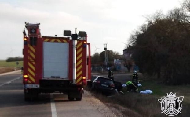 Mueren dos personas tras una salida de vía en Revillarruz
