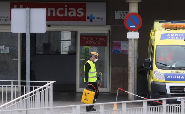 El Hospital de Segovia está al límite, la UME descarta uno de campaña y se piensa en llevar pacientes a la cárcel