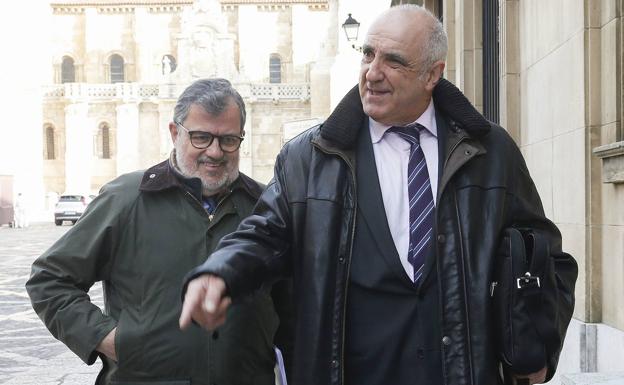 Mañueco no descarta la vía penal contra Victorino Alonso tras confiscarle 150.000 mascarillas