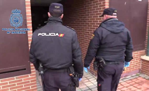 La UME, escoltada por la Policía Nacional en los test rápidos de coronavirus a personas aisladas