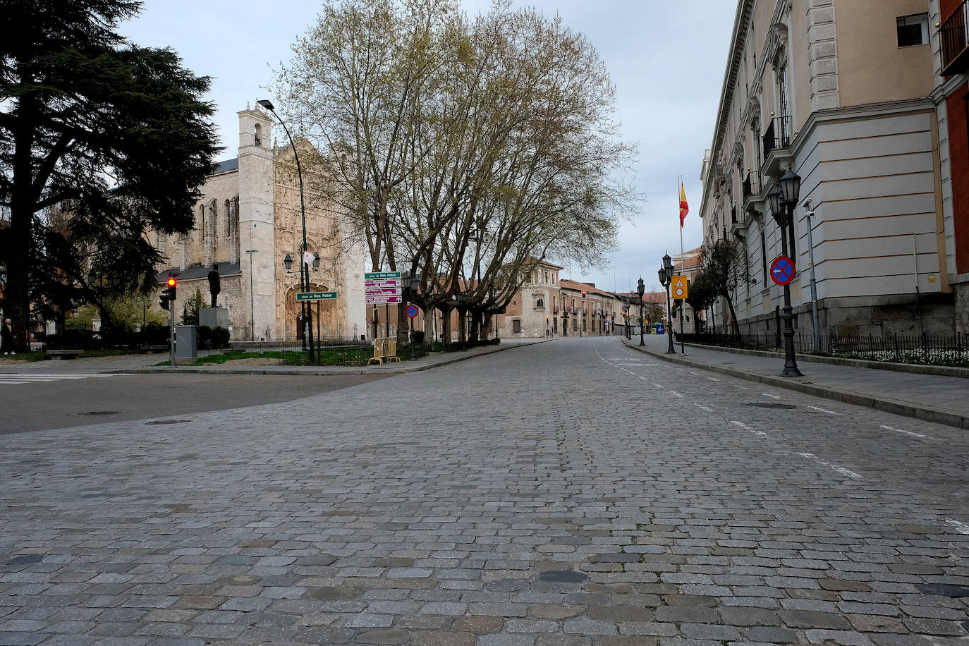 Las calles de Valladolid, vacías en el sábado de la tercera semana de estado de alarma