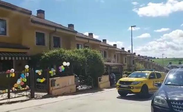 Protección Civil de Zaratán felicita con sus sirenas a las pequeñas Sofía y Lucía en su tercer cumpleaños