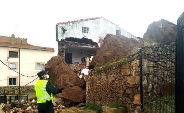 Una gran piedra se desprende de la iglesia de la localidad soriana de Borobia y va a parar a una vivienda «no habitada»