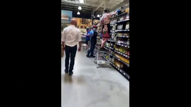 VIDEO: Bezos, fundador de Amazon, visita por sorpresa a sus empleados para darles ánimos