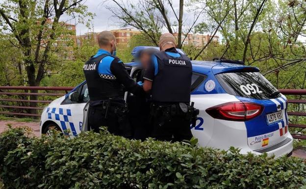 Detenido por segunda vez gracias a los vecinos un ladrón que desvalijó coches en Valladolid
