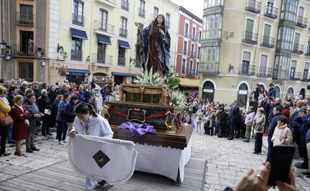 Procesión del Encuentro de Jesús Resucitado con la Virgen de la Alegría en Valladolid./G. Villamil