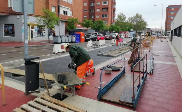 La guerra de las mascarillas altera en Castilla y León un regreso al trabajo que alerta a los médicos