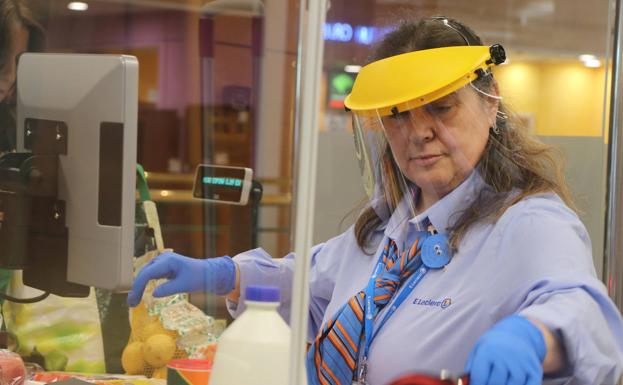 Rubén, farmacéutico: «¿Llamarnos héroes? Nosotros hacemos nuestro trabajo y en silencio»