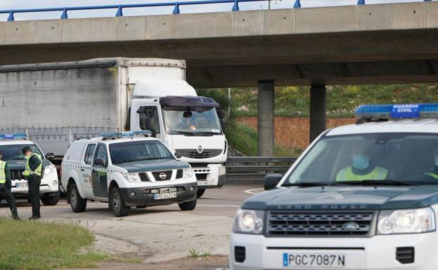 La Guardia Civil auxilia a una persona sin hogar de Salamanca que deambulaba en Pontevedra
