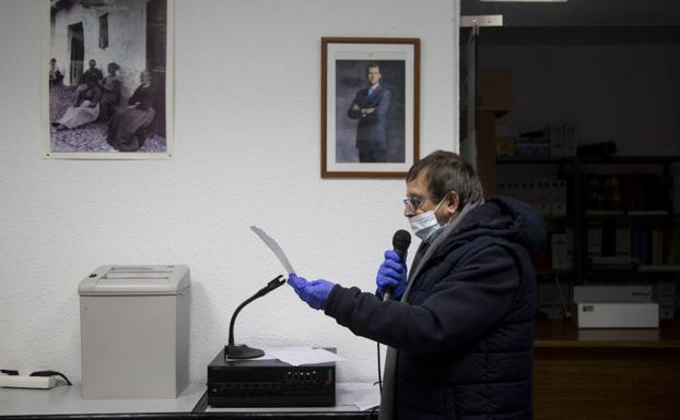 El párroco de Lanzahíta: «El último adiós ahora es sencillo, pero frío; el entierro apenas dura 5 minutos»