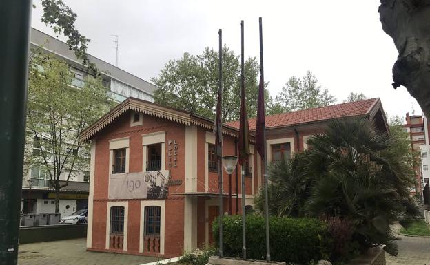 El Ayuntamiento de Valladolid abre un expediente en la Policía tras la colocación de las banderas a media asta en todas las comisarías