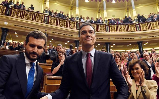 Reconstruir, no; reconducir, si