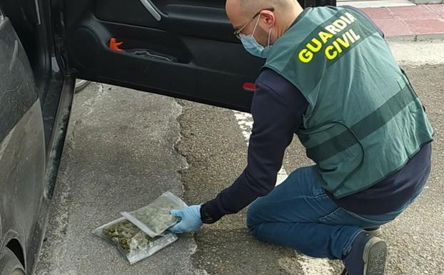 Detenidos dos jóvenes en Guardo por tráfico de drogas e incumplir el estado de alarma