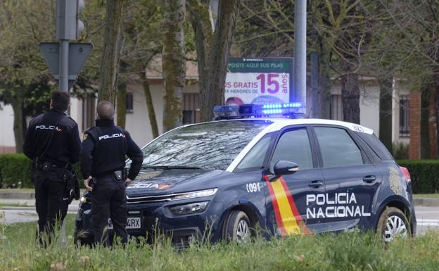 Detenido en Valladolid por arrastrar del pelo a su pareja y querer dejarla calva con un cuchillo