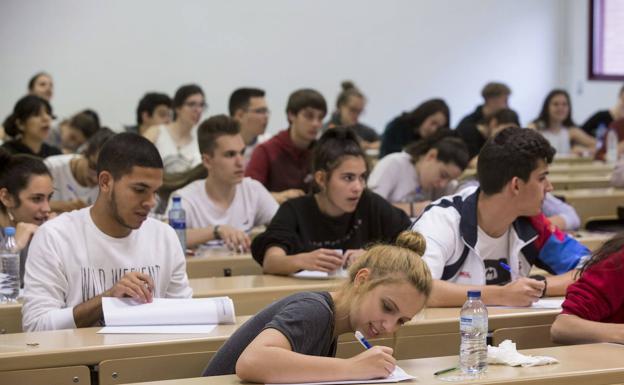 Castilla y León aprueba el examen tipo y los criterios de corrección para la EBAU