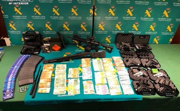 Detenidas cinco personas en Burgos, Madrid y Barcelona por falsificar datos de militares para obtener armas
