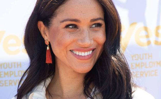 Zara clona el vestido vaquero de Meghan Markle