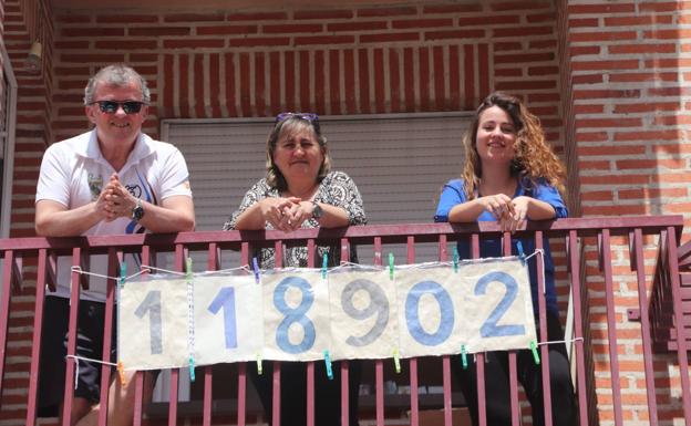 El balcón de la esperanza en Cuéllar: una pancarta actualiza a diario la cifra de curados