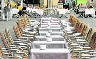 Las terrazas podrán abrir a la mitad el día 11./A. Tanarro