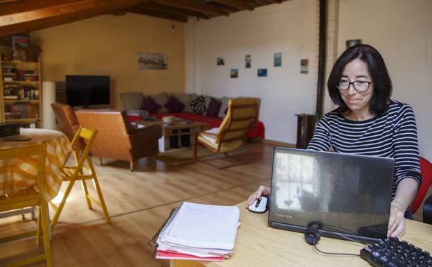 «Si quiero trabajar en la planta de arribade casa, he de llevarme el rúter a cuestas»