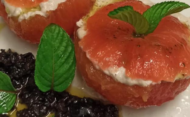 Adelantarse al buen tiempo con unos tomates rellenos de crema de sardinilla