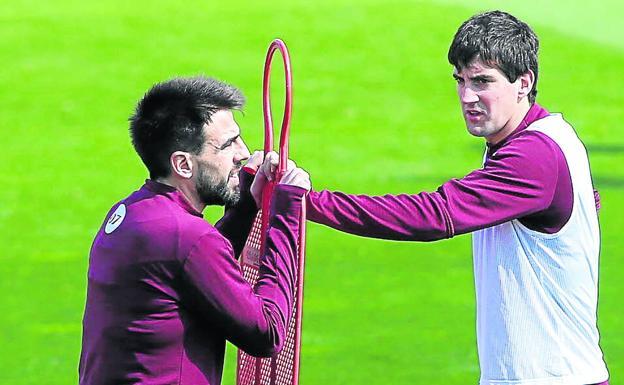 El Real Valladolid sondea la situación del centrocampista del Athletic Mikel San José