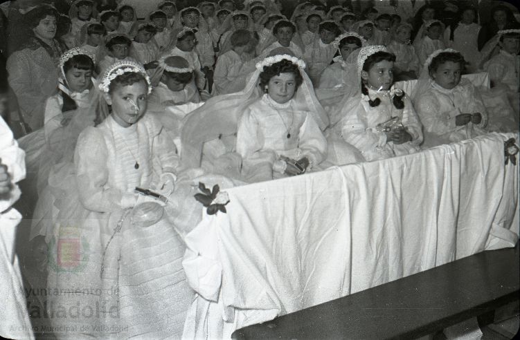 Estampas del Valladolid antiguo (XL): Primera Comunión en el convento de Santa Catalina