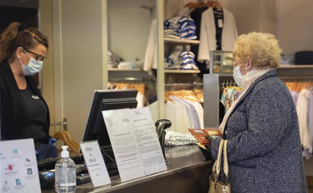Los comercios pueden abrir desde hoy en Castilla y León sin cita previa y hacer rebajas