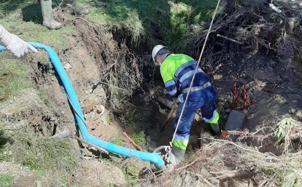 El reventón de una tubería en Valladolid provoca una cascada por el paseo de El Catarro