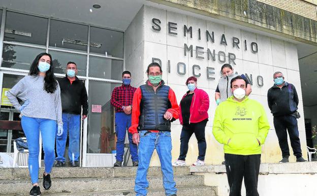 La zona de salud de Paredes levanta la persiana con «mucha cautela»