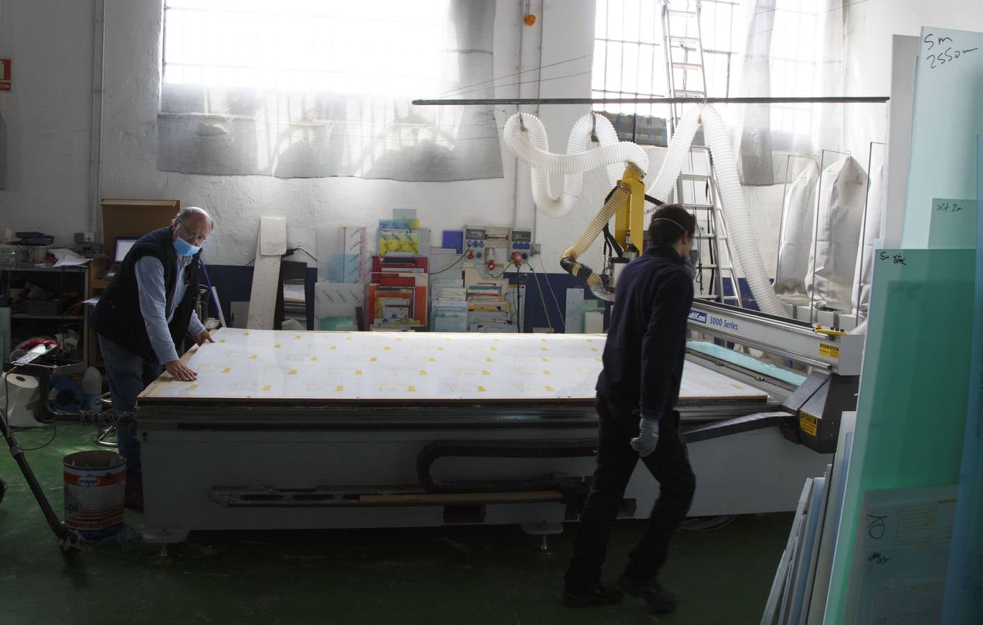 El Centro de Mantenimiento Municipal crea sus propias mamparas