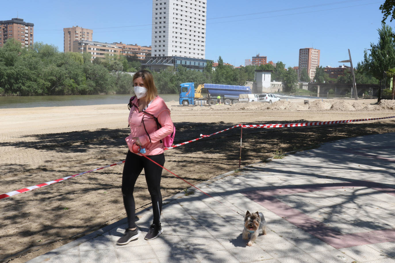 Vallan la playa de las Moreras, en Valladolid, para reponer la arena